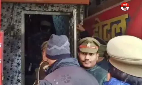 सामूहिक हत्याकांड की खबर से शुरू हुई साल की सुबह! लखनऊ के होटल में युवक ने मां और चार बहनों को मार डाला सामूहिक हत्याकांड की खबर से शुरू हुई साल की सुबह! लखनऊ के होटल में युवक ने मां और चार बहनों को मार डाला