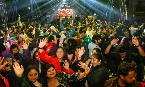 New Year 2025 celebrated: नववर्ष 2025 की धूम, गाजियाबाद में मनाया गया जोरदार जश्न