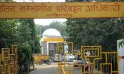 आरटीओ ऑफिस में अधिकारियों की कमी, जनता को दलालों का सहारा आरटीओ ऑफिस में अधिकारियों की कमी, जनता को दलालों का सहारा