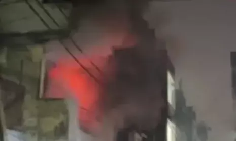 फ्लैट के रसोई में आग, दमकल की चार गाड़ियों ने समय रहते पाया काबू