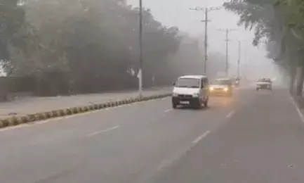 Ghaziabad Weather: 8वीं तक के स्कूलों को ठंड के चलते किया गया बंद, शीतलहर का असर