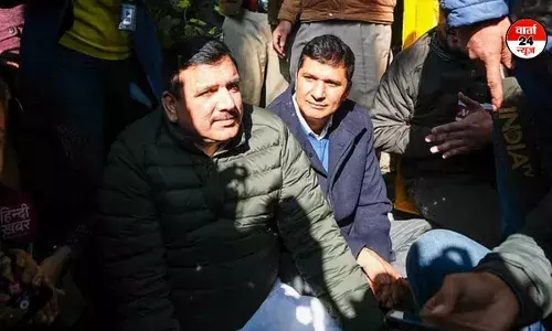 दिल्ली में शीशमहल विवाद गहराया, आप नेताओं का पीएम आवास के बाहर धरना