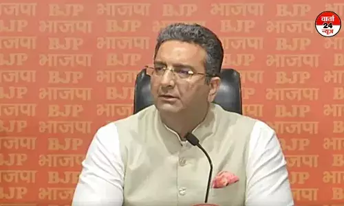 दिल्ली सीएम आवास पर CAG रिपोर्ट को लेकर बीजेपी नेता गौरव भाटिया का बयान, कहा- केजरीवाल के शराब कारोबारी दोस्तों ने अपना पैसा शीशमहल में लगाया है दिल्ली सीएम आवास पर CAG रिपोर्ट को लेकर बीजेपी नेता गौरव भाटिया का बयान, कहा- केजरीवाल के शराब कारोबारी दोस्तों ने अपना पैसा शीशमहल में लगाया है