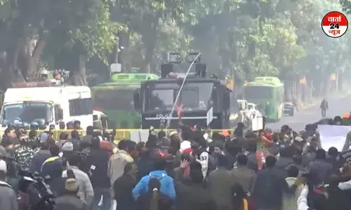 पूर्वांचल सम्मान मार्च: केजरीवाल की टिप्पणी के विरोध में भाजपा का प्रदर्शन, पुलिस ने किया वाटर कैनन का इस्तेमाल पूर्वांचल सम्मान मार्च: केजरीवाल की टिप्पणी के विरोध में भाजपा का प्रदर्शन, पुलिस ने किया वाटर कैनन का इस्तेमाल