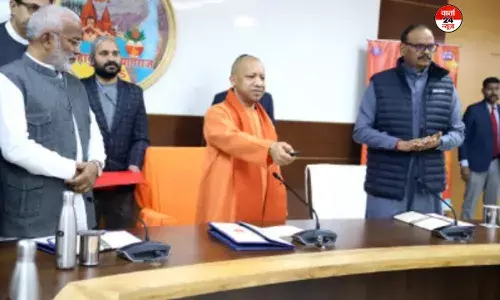 सीएम योगी ने किया आकाशवाणी के एफएम चैनल कुंभवाणी का शुभारंभ, कहा-महाकुंभ सनातन का गौरव है...
