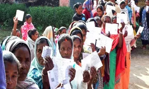 एसबीआई की रिपोर्ट में बड़ा खुलासा: साक्षरता बढ़ने से महिला वोटर्स में 25% की वृद्धि एसबीआई की रिपोर्ट में बड़ा खुलासा: साक्षरता बढ़ने से महिला वोटर्स में 25% की वृद्धि