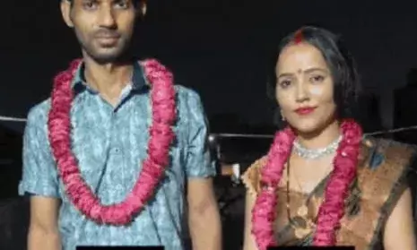 प्रेम-प्रसंग बना मौत का कारण! टीचर ने पत्नी को मारा, खुद भी की आत्महत्या प्रेम-प्रसंग बना मौत का कारण! टीचर ने पत्नी को मारा, खुद भी की आत्महत्या