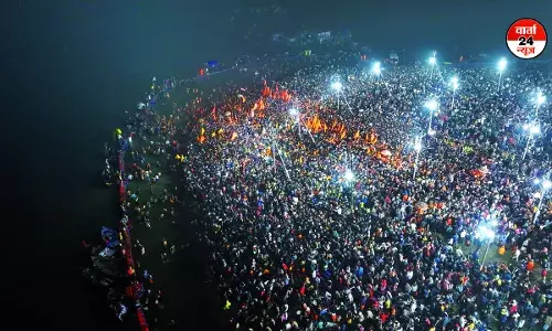 महाकुंभ 2025 में मकर संक्रांति पर पहला अमृत स्नान संपन्न, नागा साधुओं और संतों ने संगम में लगाई आस्था की डुबकी महाकुंभ 2025 में मकर संक्रांति पर पहला अमृत स्नान संपन्न, नागा साधुओं और संतों ने संगम में लगाई आस्था की डुबकी