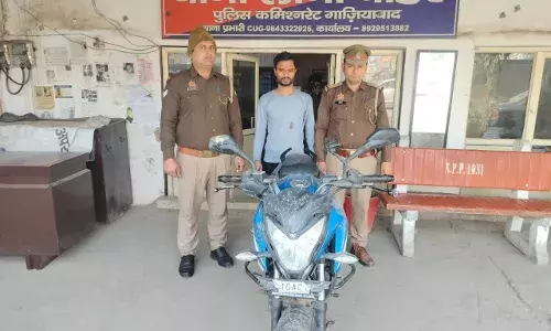 मोबाइल स्नैचिंग मामले में 25000 रुपये के इनामी की गिरफ्तारी मोबाइल स्नैचिंग मामले में 25000 रुपये के इनामी की गिरफ्तारी