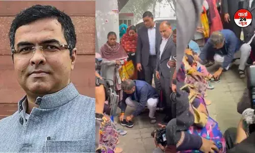 वाल्मीकि मंदिर में जूते बांट रहे थे भाजपा उम्मीदवार प्रवेश वर्मा, रिटर्निंग ऑफिसर ने की FIR की मांग वाल्मीकि मंदिर में जूते बांट रहे थे भाजपा उम्मीदवार प्रवेश वर्मा, रिटर्निंग ऑफिसर ने की FIR की मांग