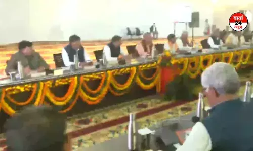 महाकुंभ में चल रही है यूपी सरकार की कैबिनेट बैठक, लिए जाएंगे अहम फैसले, फिर मंत्रिमंडल लगाएगा संगम में पवित्र डुबकी महाकुंभ में चल रही है यूपी सरकार की कैबिनेट बैठक, लिए जाएंगे अहम फैसले, फिर मंत्रिमंडल लगाएगा संगम में पवित्र डुबकी