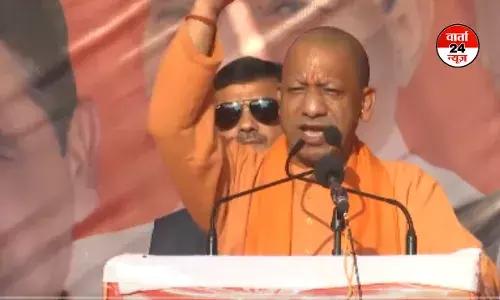 CM योगी ने महाकुंभ का उदाहरण देते हुए AAP सरकार पर साधा निशाना! पूछा- क्या केजरीवाल यमुना में अपने मंत्रियों के साथ डुबकी लगा सकते हैं? CM योगी ने महाकुंभ का उदाहरण देते हुए AAP सरकार पर साधा निशाना! पूछा- क्या केजरीवाल यमुना में अपने मंत्रियों के साथ डुबकी लगा सकते हैं?