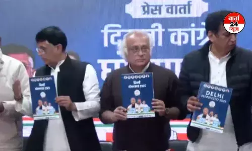 कांग्रेस ने जारी किया घोषणा पत्र, जानें दिल्ली जनता से किए गए वादे कांग्रेस ने जारी किया घोषणा पत्र, जानें दिल्ली जनता से किए गए वादे