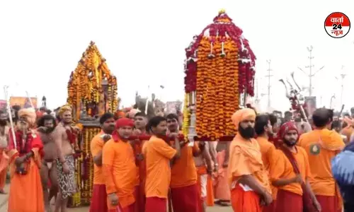 अमृत स्नान के लिए पहुंचा साधु-संतों का जत्था, 13 अखाड़े बारी-बारी करेंगे स्नान अमृत स्नान के लिए पहुंचा साधु-संतों का जत्था, 13 अखाड़े बारी-बारी करेंगे स्नान