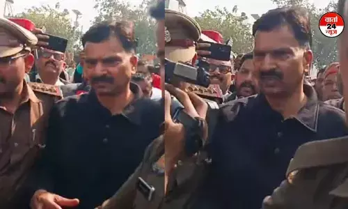 कांग्रेस सांसद राकेश राठौर बलात्कार मामले में गिरफ्तार, प्रेस कॉन्फ्रेंस के दौरान पुलिस ने धरा