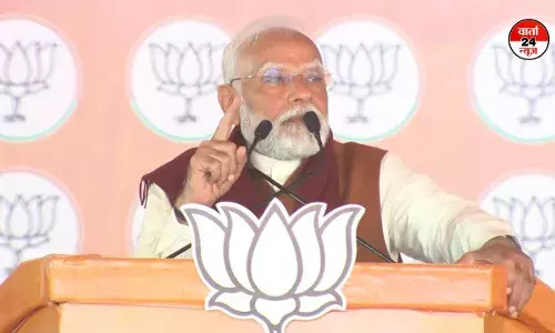 दिल्ली में पीएम मोदी ने भरी चुनावी हुंकार, राष्ट्रपति पर की गई टिप्पणी को लेकर कांग्रेस पर कसा तंज दिल्ली में पीएम मोदी ने भरी चुनावी हुंकार, राष्ट्रपति पर की गई टिप्पणी को लेकर कांग्रेस पर कसा तंज