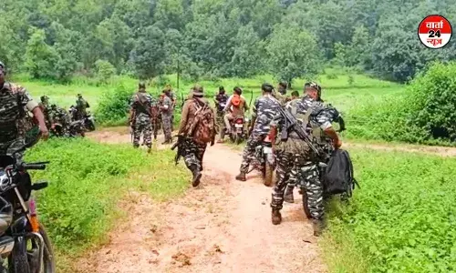बीजापुर में मुठभेड़: सुरक्षाबलों ने आठ नक्सलियों को किया ढेर, ऑपरेशन जारी बीजापुर में मुठभेड़: सुरक्षाबलों ने आठ नक्सलियों को किया ढेर, ऑपरेशन जारी