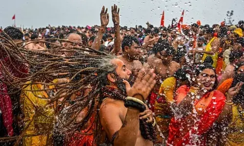 महाकुंभ के तीसरे अमृत स्नान पर बड़ी संख्या में जुटे साधु संत महाकुंभ के तीसरे अमृत स्नान पर बड़ी संख्या में जुटे साधु संत