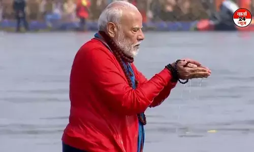 प्रधानमंत्री नरेंद्र मोदी ने त्रिवेणी संगम में पवित्र डुबकी लगाई, ढाई घंटे प्रयागराज में रहेंगे प्रधानमंत्री नरेंद्र मोदी ने त्रिवेणी संगम में पवित्र डुबकी लगाई, ढाई घंटे प्रयागराज में रहेंगे