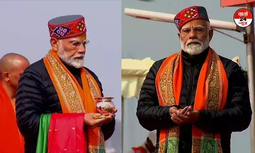 पीएम मोदी ने प्रयागराज में त्रिवेणी संगम पर पूजा-अर्चना की, मां गंगा का लिया आशीर्वाद पीएम मोदी ने प्रयागराज में त्रिवेणी संगम पर पूजा-अर्चना की, मां गंगा का लिया आशीर्वाद