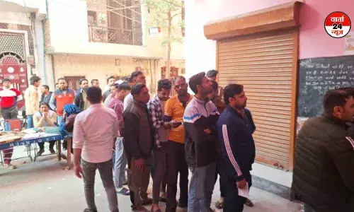 दिल्ली के सभी 70 सीटों पर वोटिंग खत्म, 5 बजे तक करीब 58 फीसदी मतदान दिल्ली के सभी 70 सीटों पर वोटिंग खत्म, 5 बजे तक करीब 58 फीसदी मतदान