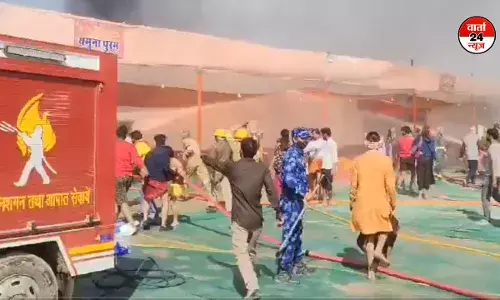 प्रयागराज महाकुंभ में फिर लगी आग, सेक्टर-18 में मचा हड़कंप प्रयागराज महाकुंभ में फिर लगी आग, सेक्टर-18 में मचा हड़कंप