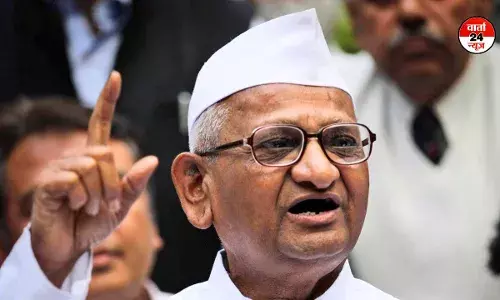 आप शराब और पैसे की राजनीति में उलझ गई इसलिए दिल्ली ने साथ छोड़ा : अन्ना हजारे आप शराब और पैसे की राजनीति में उलझ गई इसलिए दिल्ली ने साथ छोड़ा : अन्ना हजारे