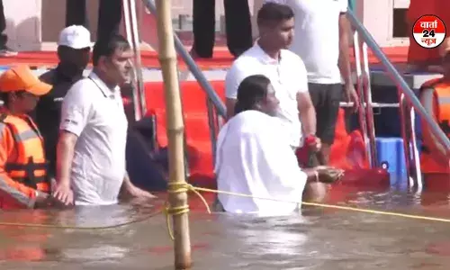 राष्ट्रपति द्रौपदी मुर्मू ने संगम में लगाई आस्था की डुबकी, आठ घंटे तक रहेंगी प्रयागराज में