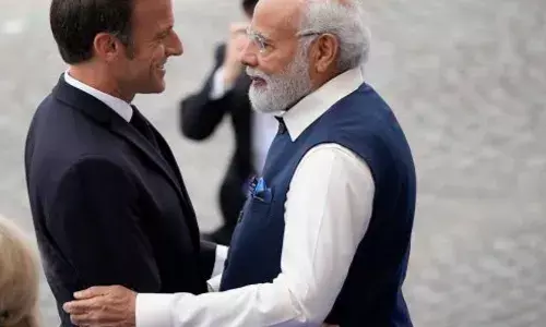 फ्रांस के राष्ट्रपति ने मोदी का स्वागत करते हुए ट्वीट किया- चलिए काम पर लग जाए...