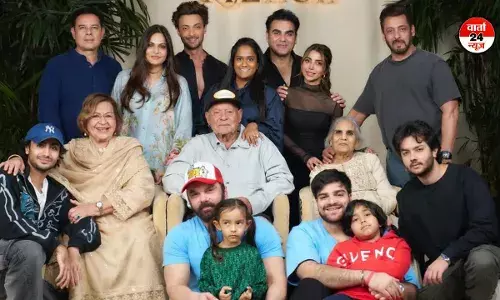 सलमान खान ने मनाया Happy Familitines Day, जानें इस डे पर फैंस की प्रतिक्रिया... सलमान खान ने मनाया Happy Familitines Day, जानें इस डे पर फैंस की प्रतिक्रिया...