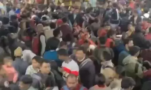 नई दिल्ली रेलवे स्टेशन पर हुई भगदड़ में 18 की मौत की पुष्टि, 20 से अधिक घायल, जानें मृतकों में कितनी महिलाएं और बच्चे शामिल