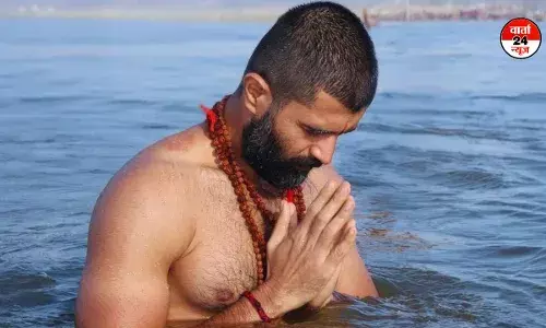 प्रयागराज महाकुंभ में विजय देवरकोंडा ने लगाई आस्था की डुबकी, काशी विश्वनाथ के किए दर्शन प्रयागराज महाकुंभ में विजय देवरकोंडा ने लगाई आस्था की डुबकी, काशी विश्वनाथ के किए दर्शन