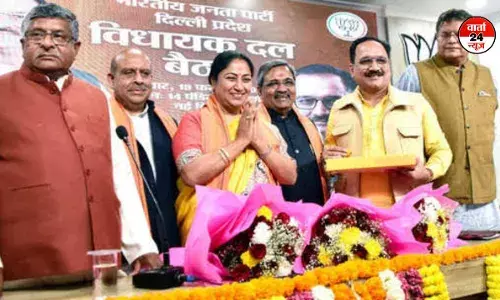 कैबिनेट की पहली बैठक में निशाने पर रहे केजरीवाल! जानें अन्य किन अहम मुद्दों पर हुई चर्चा कैबिनेट की पहली बैठक में निशाने पर रहे केजरीवाल! जानें अन्य किन अहम मुद्दों पर हुई चर्चा