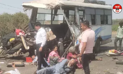 गुजरात के कच्छ में बस और ट्रक की भीषण टक्कर, 9 की मौत, 38 घायल