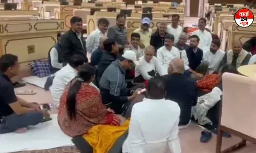 कांग्रेस विधायकों ने विधानसभा के वेल में पूरी रात दिया धरना, इंदिरा गांधी पर मंत्री की टिप्पणी पर राजस्थान में उबाल, जानें क्या है मामला? कांग्रेस विधायकों ने विधानसभा के वेल में पूरी रात दिया धरना, इंदिरा गांधी पर मंत्री की टिप्पणी पर राजस्थान में उबाल, जानें क्या है मामला?