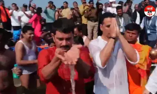 डुबकी लगाने के बाद बोले अक्षय कुमार- पहले कुंभ में गठरी लेकर आने वाले लोग दिखते थे, अब अंबानी-अडानी भी... डुबकी लगाने के बाद बोले अक्षय कुमार- पहले कुंभ में गठरी लेकर आने वाले लोग दिखते थे, अब अंबानी-अडानी भी...