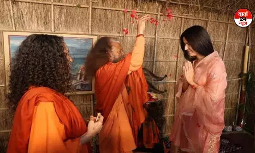 महाकुंभ में आज सुबह से सिलेब्रेटी की लगी रही कतार, जानें डुबकी लगाने के बाद कैटरीना ने क्या कहा महाकुंभ में आज सुबह से सिलेब्रेटी की लगी रही कतार, जानें डुबकी लगाने के बाद कैटरीना ने क्या कहा