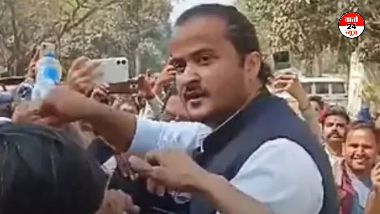 आजम खां के परिवार को मिली बड़ी राहत, अब्दुल्ला आजम खां जेल से निकले, जानें पूरा मामला आजम खां के परिवार को मिली बड़ी राहत, अब्दुल्ला आजम खां जेल से निकले, जानें पूरा मामला