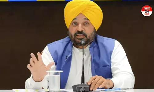 अवैध इमिग्रेशन कारोबार पर भगवंत मान सरकार का प्रहार, 7 एजेंट गिरफ्तार, जानें कितने के खिलाफ हुई एफआईआर अवैध इमिग्रेशन कारोबार पर भगवंत मान सरकार का प्रहार, 7 एजेंट गिरफ्तार, जानें कितने के खिलाफ हुई एफआईआर