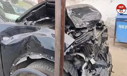 तेज रफ्तार कार ने डीएमई मार्ग पर पांच कांवडियों को मारी टक्कर, तीन की मौत, दो घायल तेज रफ्तार कार ने डीएमई मार्ग पर पांच कांवडियों को मारी टक्कर, तीन की मौत, दो घायल