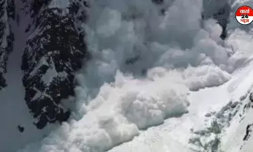 माणा के पास बर्फ में फंसे 57 मजदूरों में से 32 को बचाया, रात के कारण रेस्क्यू ऑपरेशन बंद माणा के पास बर्फ में फंसे 57 मजदूरों में से 32 को बचाया, रात के कारण रेस्क्यू ऑपरेशन बंद