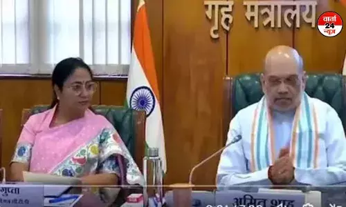 अमित शाह ने दिल्ली सरकार और पुलिस के साथ की बैठक, महिला सुरक्षा और बांग्लादेशी घुसपैठियों पर जोर, जानें क्या निर्देश दिया अमित शाह ने दिल्ली सरकार और पुलिस के साथ की बैठक, महिला सुरक्षा और बांग्लादेशी घुसपैठियों पर जोर, जानें क्या निर्देश दिया