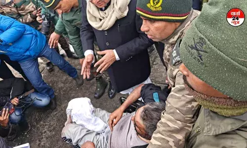 चमोली हिमस्खलन में 4 की मौत, 50 लोग बचाए गए, 5 अब भी लापता चमोली हिमस्खलन में 4 की मौत, 50 लोग बचाए गए, 5 अब भी लापता