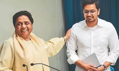 बसपा सुप्रीमो मायावती ने भतीजे आकाश को दिया झटका! नेशनल कोआर्डिनेटर पद से हटाया, जानें क्या कहा बसपा सुप्रीमो मायावती ने भतीजे आकाश को दिया झटका! नेशनल कोआर्डिनेटर पद से हटाया, जानें क्या कहा