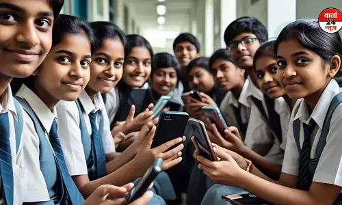 दिल्ली हाईकोर्ट का निर्देश : स्कूल में स्मार्टफोन ले जाने पर रोक नहीं, लेकिन USE नहीं कर सकते, जानें क्या रखीं शर्तें दिल्ली हाईकोर्ट का निर्देश : स्कूल में स्मार्टफोन ले जाने पर रोक नहीं, लेकिन USE नहीं कर सकते, जानें क्या रखीं शर्तें