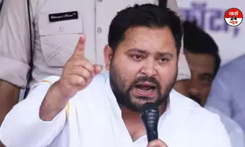 तेजस्वी का नीतीश पर हमला! कहा- मैंने नीतीश को दो बार CM बनाया लेकिन अब वे रिटायर्ड अफसरों से घिरे थके हुए CM हैं तेजस्वी का नीतीश पर हमला! कहा- मैंने नीतीश को दो बार CM बनाया लेकिन अब वे रिटायर्ड अफसरों से घिरे थके हुए CM हैं