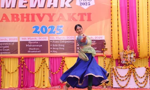 विद्यार्थियों ने फैशन शो व समूह नृत्य से समां बांधा