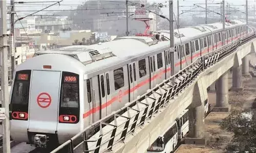 Delhi Metro: होली पर दोपहर तक थमी रहेगी दिल्ली मेट्रो की रफ्तार, जानें कितने बजे शुरू होंगी सेवाएं?
