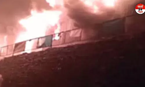 निर्माणाधीन जल विद्युत परियोजना की श्रमिक कॉलोनी में भीषण आग, एक मजदूर की जलकर मौत निर्माणाधीन जल विद्युत परियोजना की श्रमिक कॉलोनी में भीषण आग, एक मजदूर की जलकर मौत