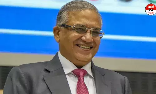 election Commission: आरोपों के बीच, मतदाता पहचान पत्र को आधार से लिंक करने की शुरू तैयारी! election Commission: आरोपों के बीच, मतदाता पहचान पत्र को आधार से लिंक करने की शुरू तैयारी!